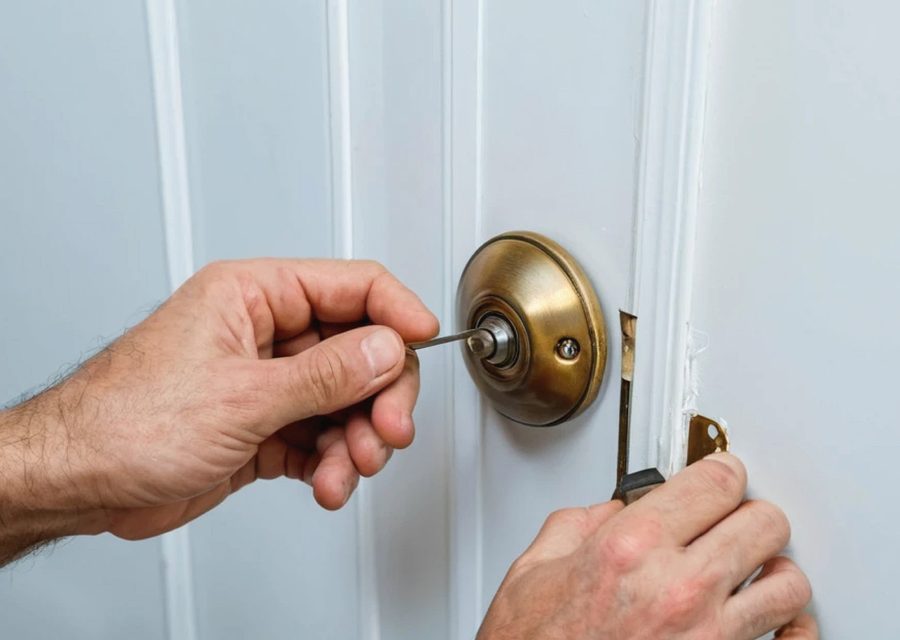 Emergency locksmith service near Los Angeles