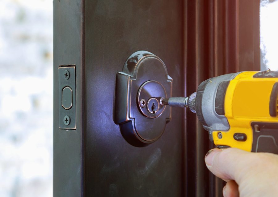 Emergency locksmith service near Lutz