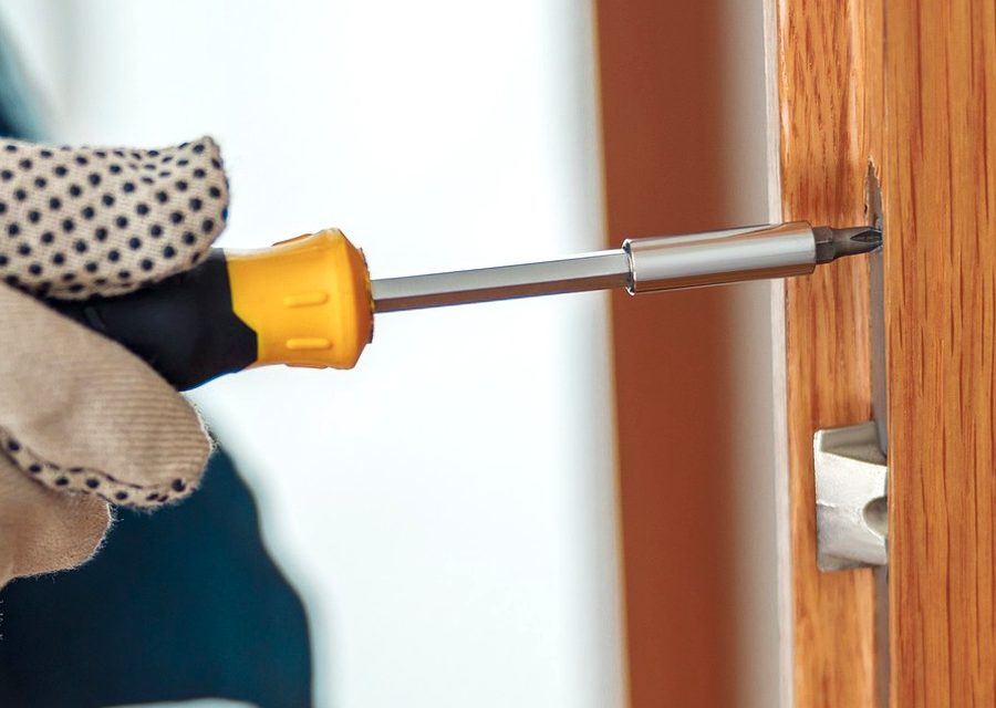 Emergency locksmith service near Manchester