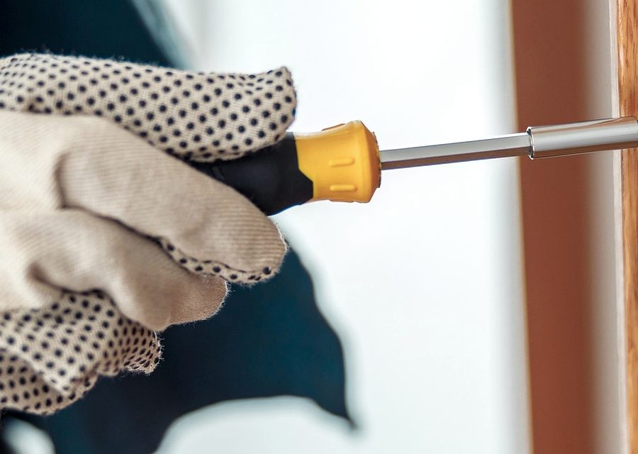 Emergency locksmith service near Miami