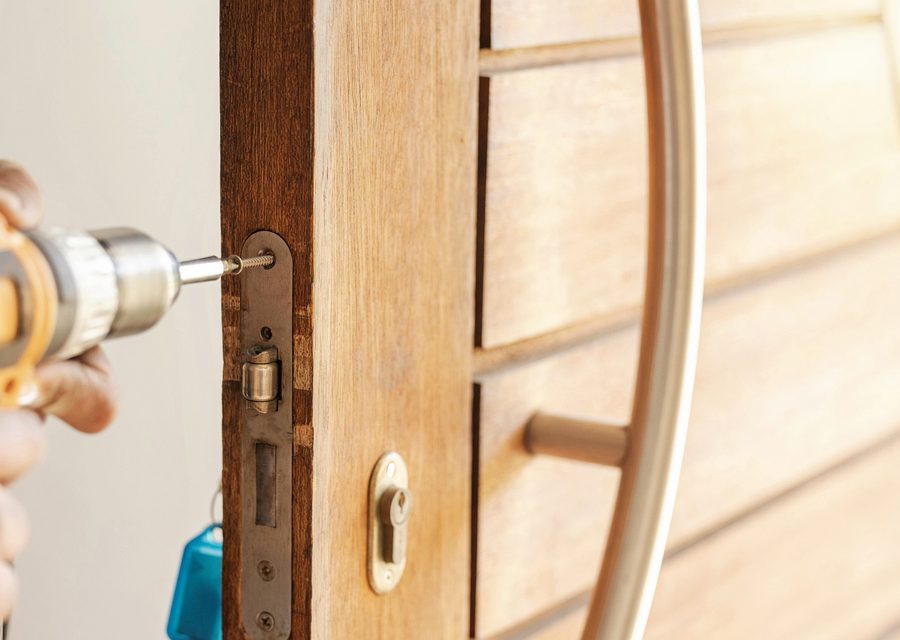 Emergency locksmith service near Davie