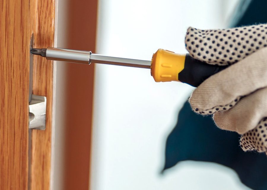 Emergency locksmith service near Hialeah