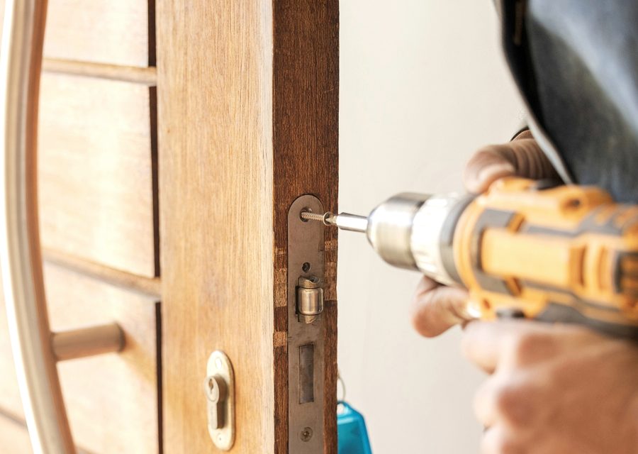Emergency locksmith service near La Mirada