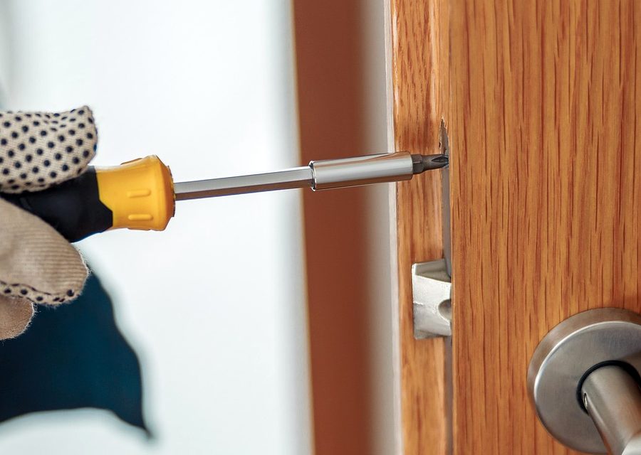 Emergency locksmith service near Louisville