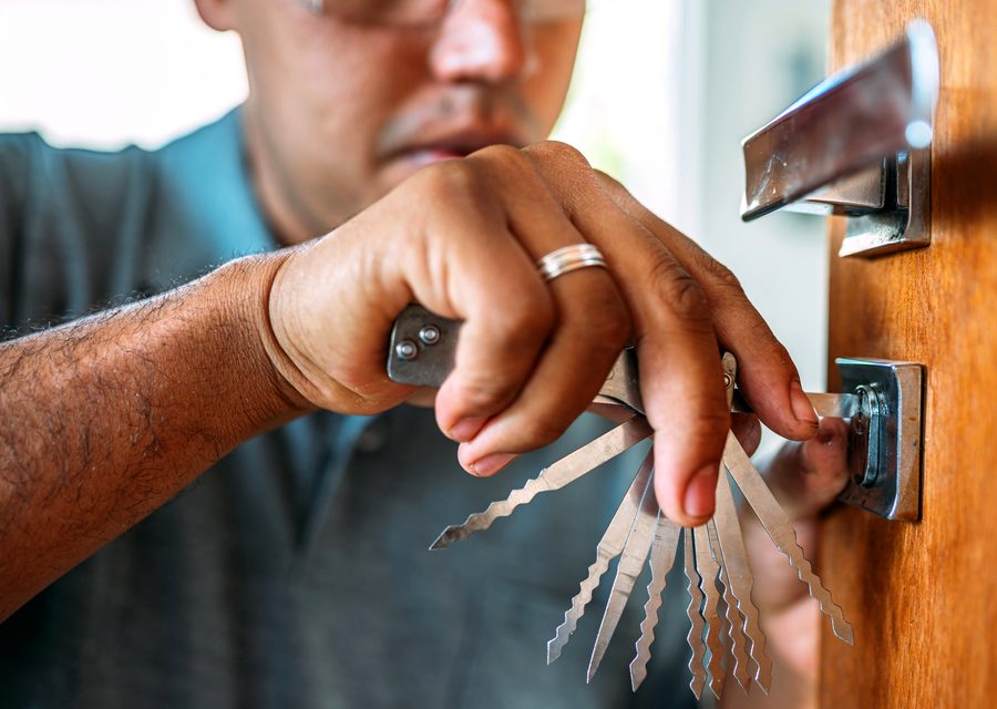 Emergency locksmith service near Louisville