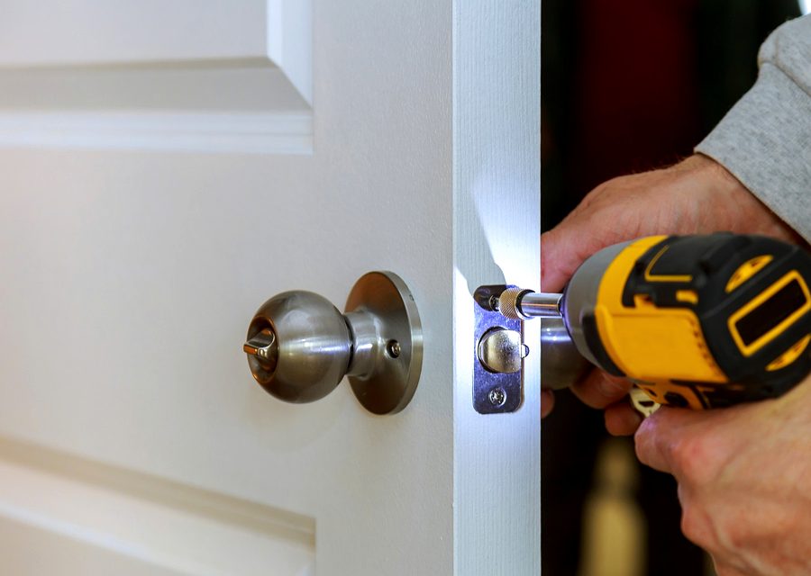 Emergency locksmith service near Centennial