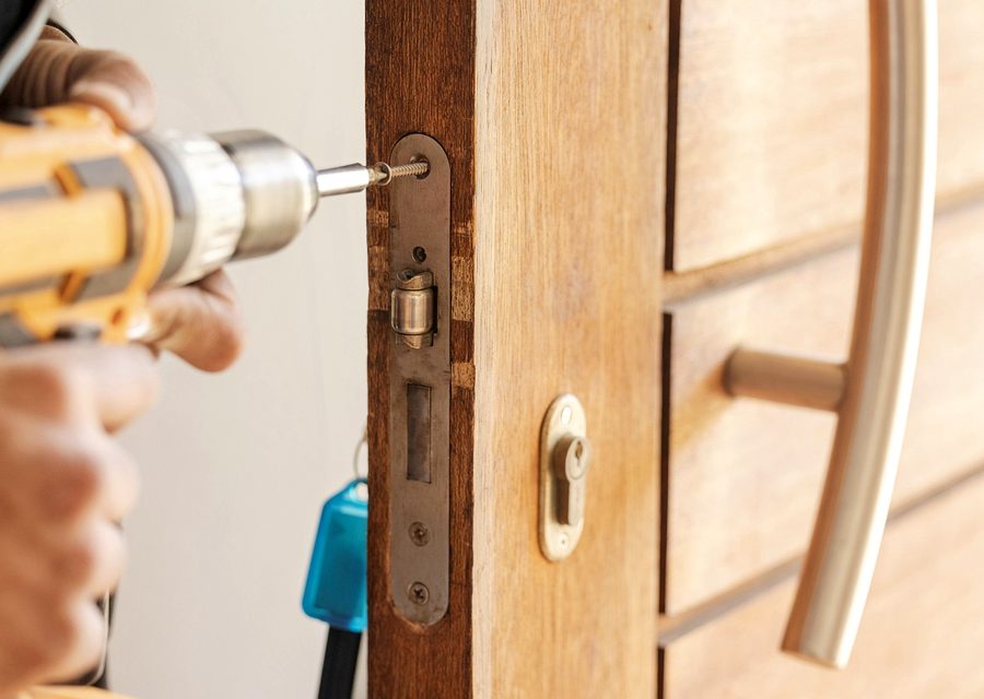 Emergency locksmith service near Santa Ana