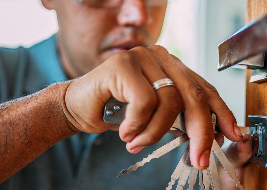 Emergency locksmith service near Bakersfield
