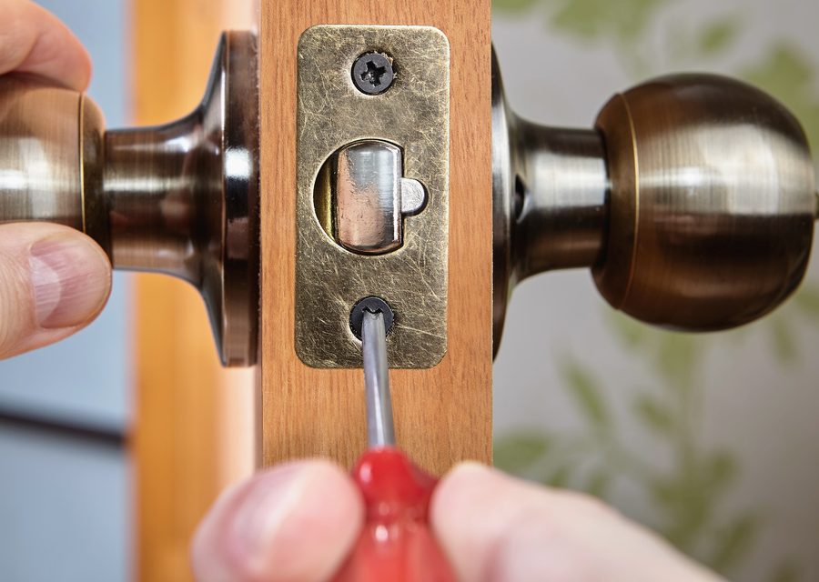 Emergency locksmith service near Brecksville