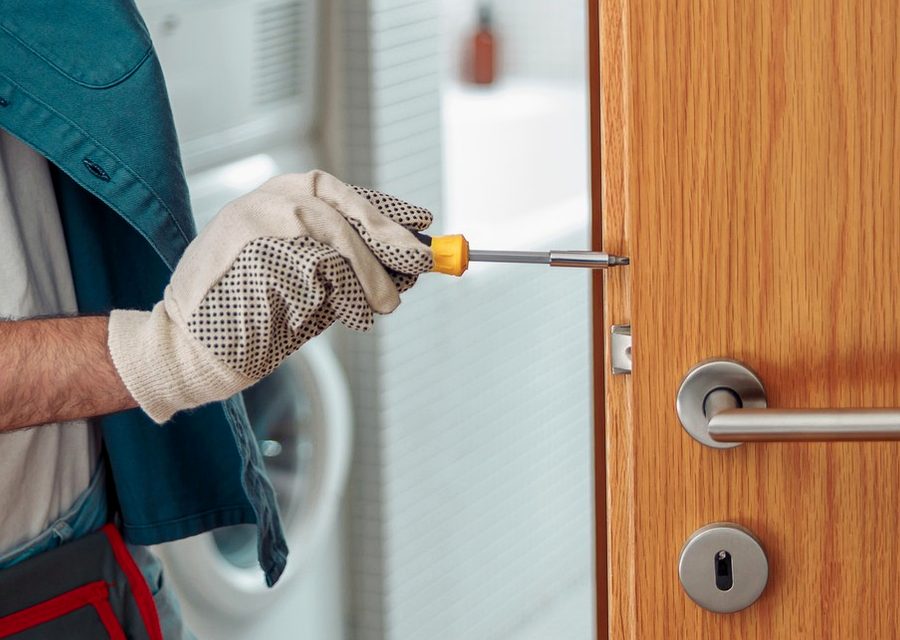 Emergency locksmith service near Los Angeles