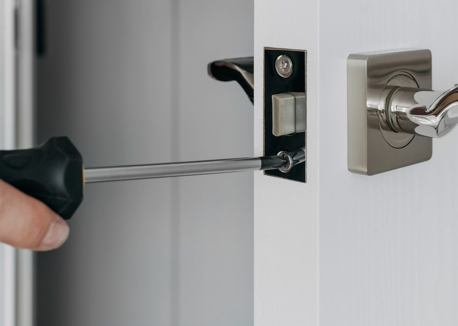 Emergency locksmith service near Memphis