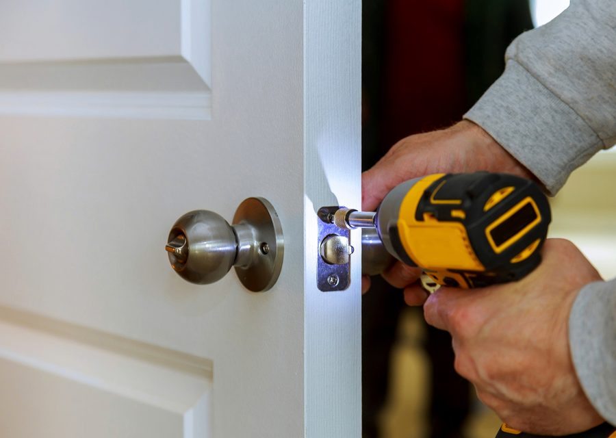 Emergency locksmith service near Memphis