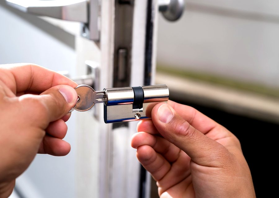 Emergency locksmith service near Houston