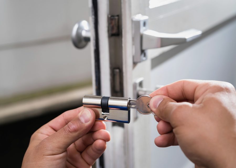 Emergency locksmith service near Commerce