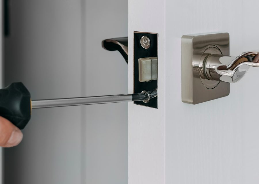 Emergency locksmith service near Islip