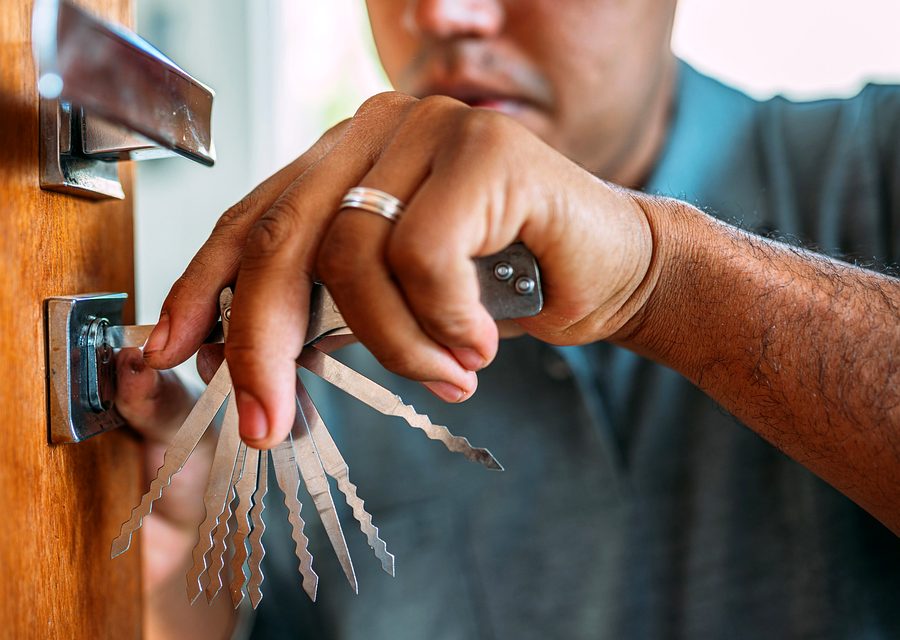 Emergency locksmith service near Los Angeles
