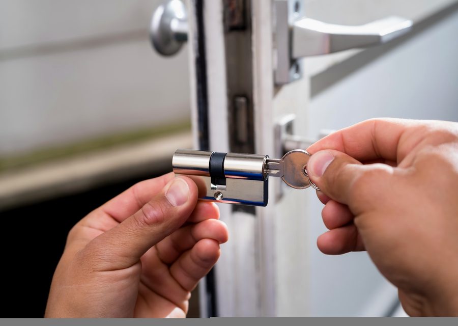 Emergency locksmith service near Bayonne