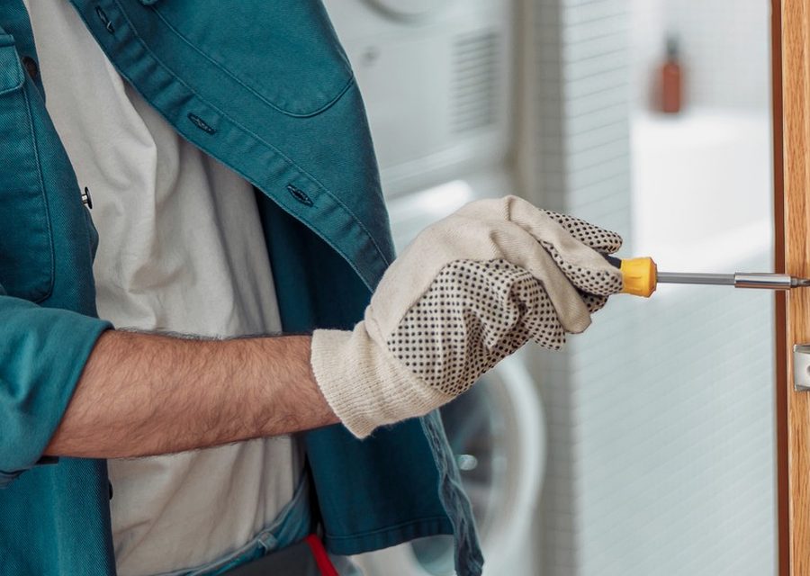 Emergency locksmith service near Memphis
