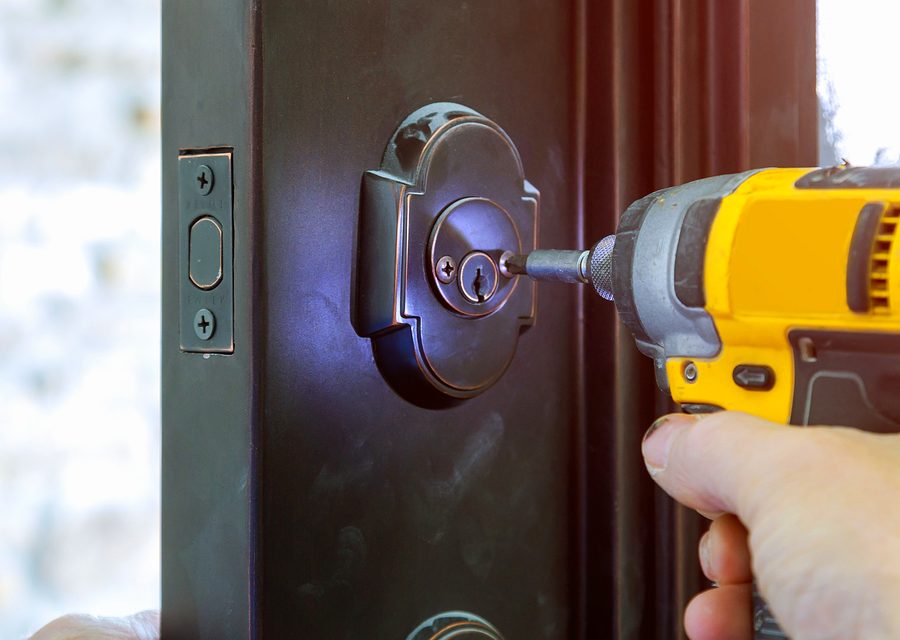 Emergency locksmith service near Charleston