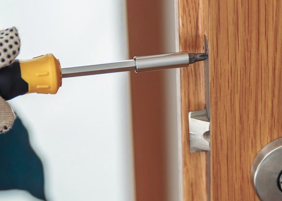 Emergency locksmith service near Torrance