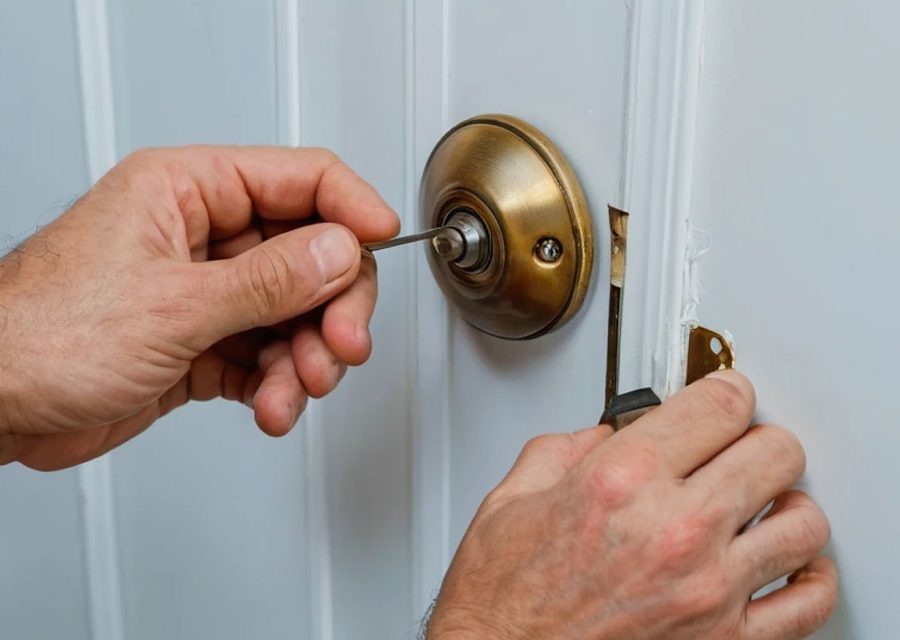 Emergency locksmith service near Woodbridge