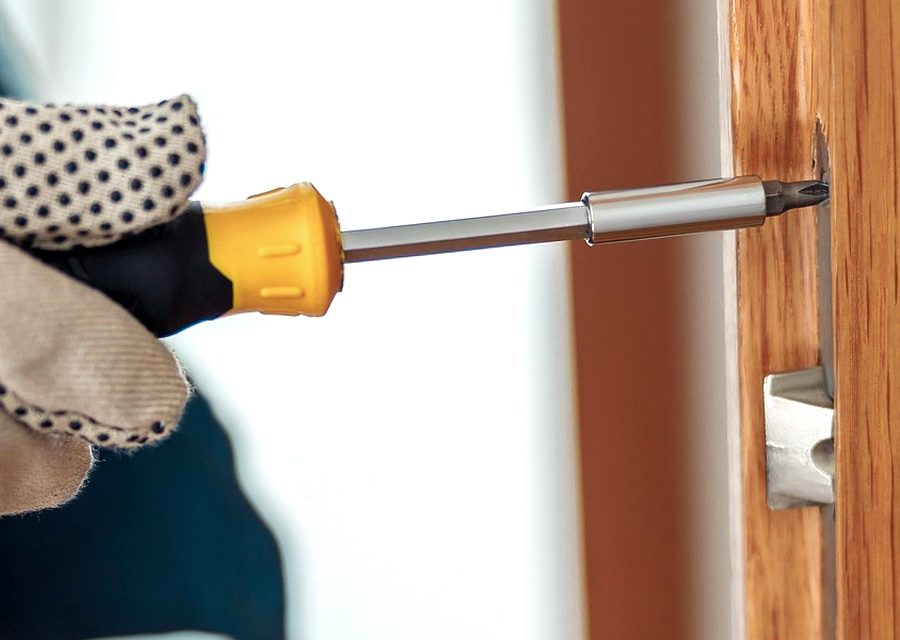 Emergency locksmith service near Coon Rapids