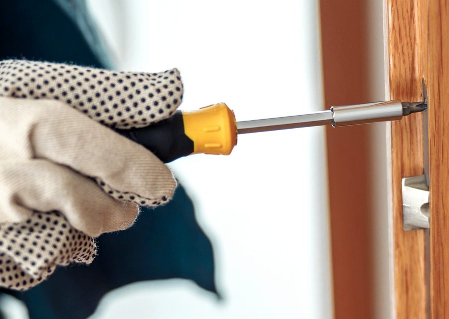 Emergency locksmith service near Irvine