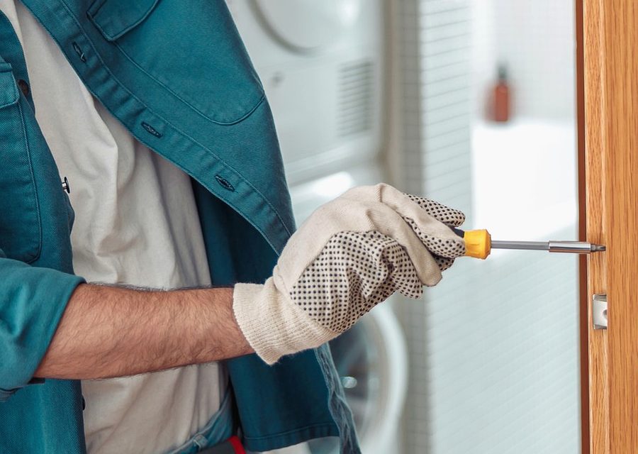Emergency locksmith service near Melville