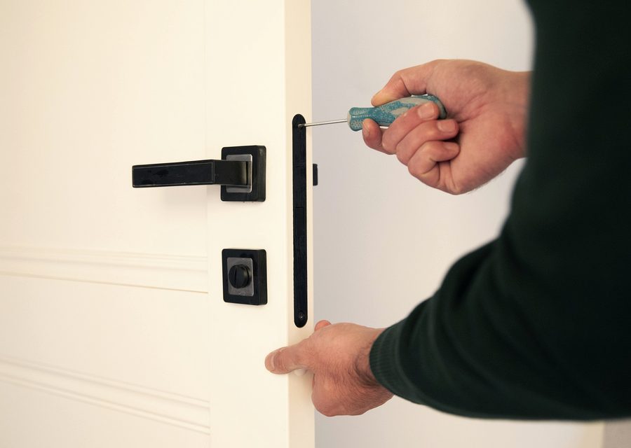 Emergency locksmith service near Lake Forest