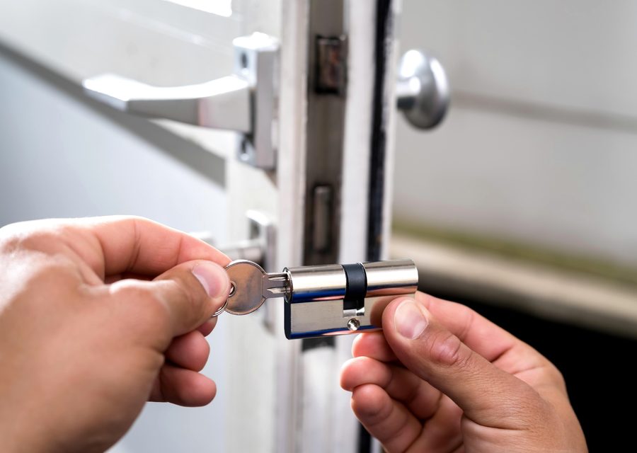 Emergency locksmith service near Memphis