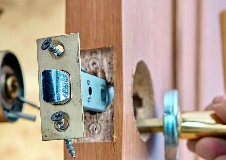 Emergency locksmith service near Davie