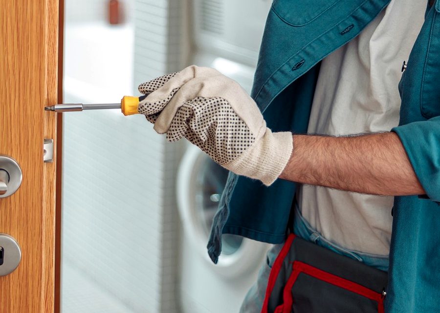 Emergency locksmith service near Hamilton