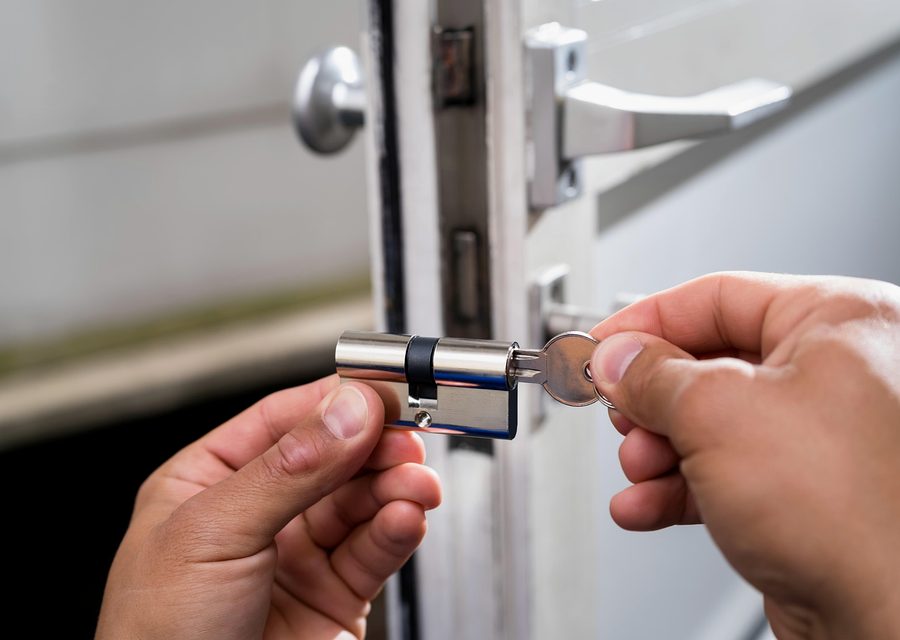 Emergency locksmith service near Oakley