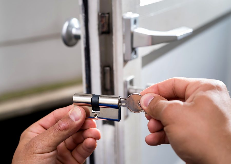 Emergency locksmith service near Linden