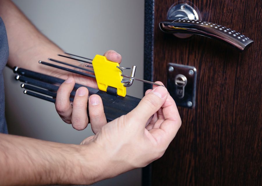 Emergency locksmith service near Tampa